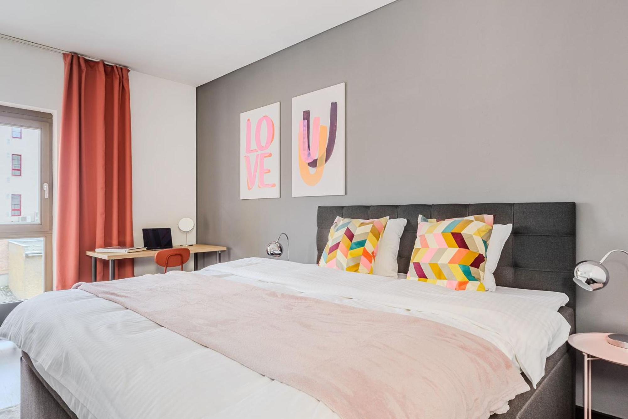 Spacious Apartments Near Karlin Square Praga Exterior foto